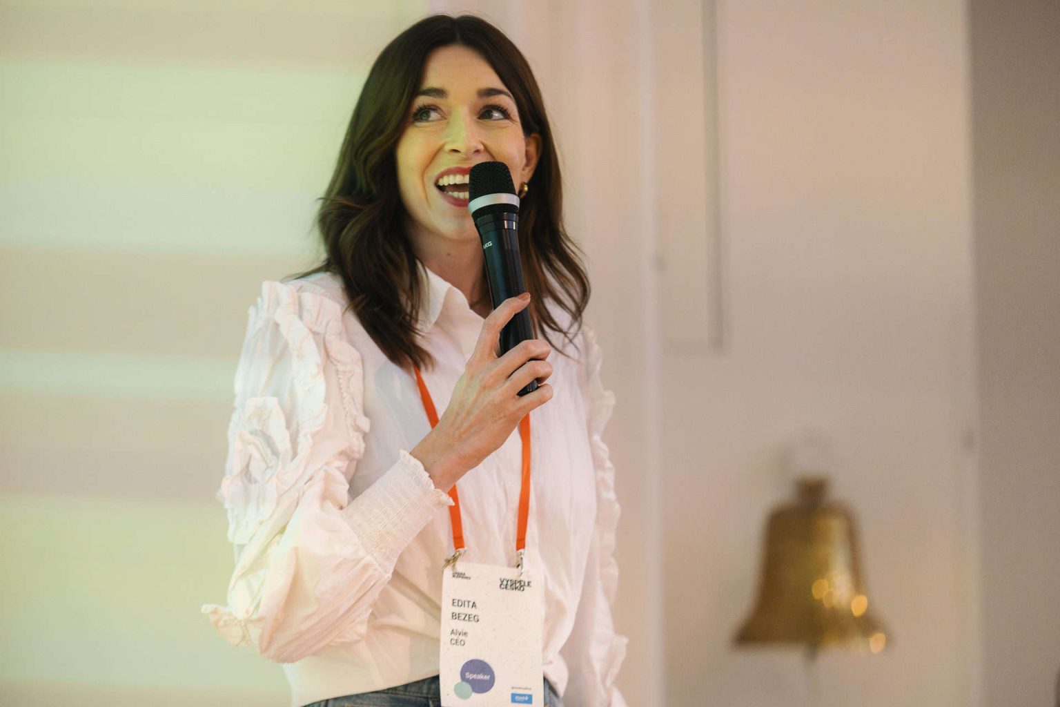 Řečníci na pódiu konference Vyspělé Česko